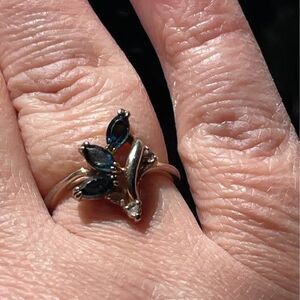 Vintage 18KGE Blue Glass Leaf Cocktail Ring Size 7 Unsigned